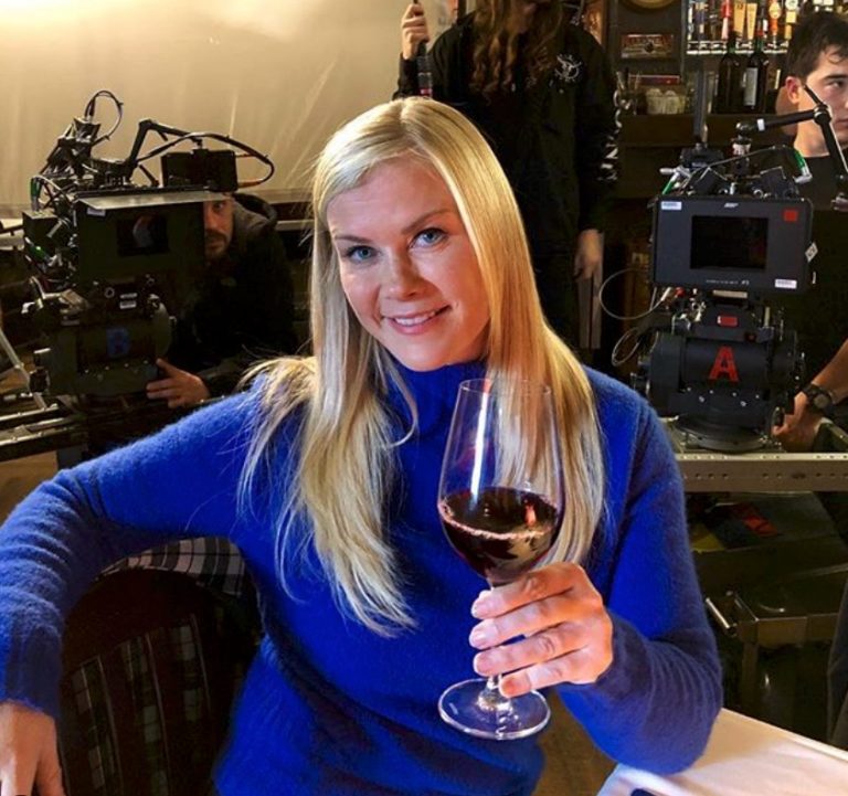 Alison Sweeney, The Chronicle Mysteries -https://www.instagram.com/p/BscAhnkH2kE/
