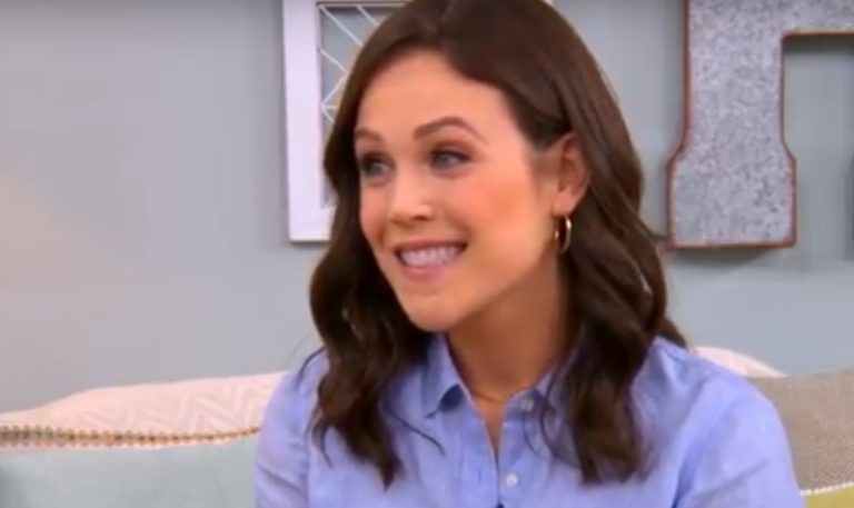 Erin Krakow, Elizabeth Thatcher Thornton, When Calls The Heart, Hallmark-https://www.youtube.com/watch?v=eF3f5WEjDWs