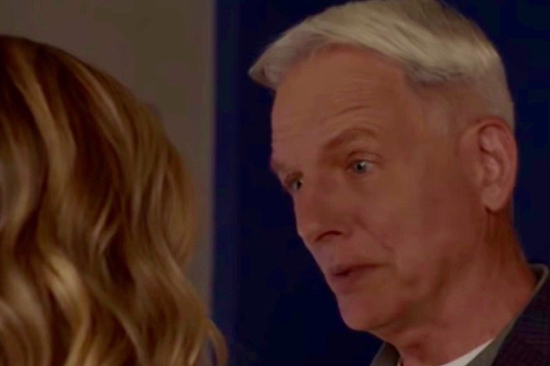 Mark Harmon, Gibbs, Maria Bello, Sloan, NCIS-https://www.youtube.com/watch?v=BLsKiKR1FGE