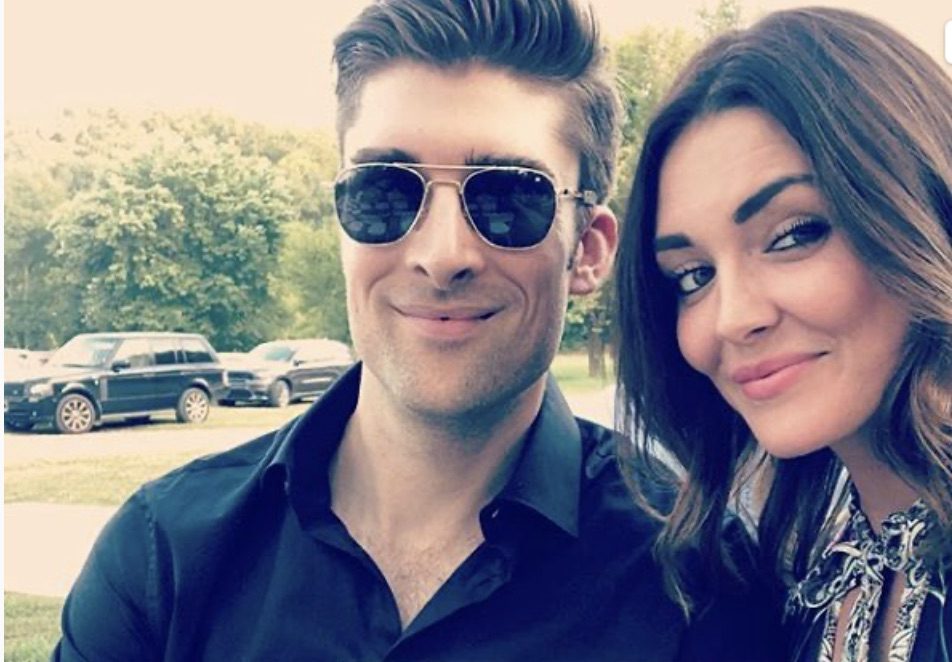 Cameron Larson, Taylor Cole, Hallmark-https://www.instagram.com/p/B2fkItPFtyk/