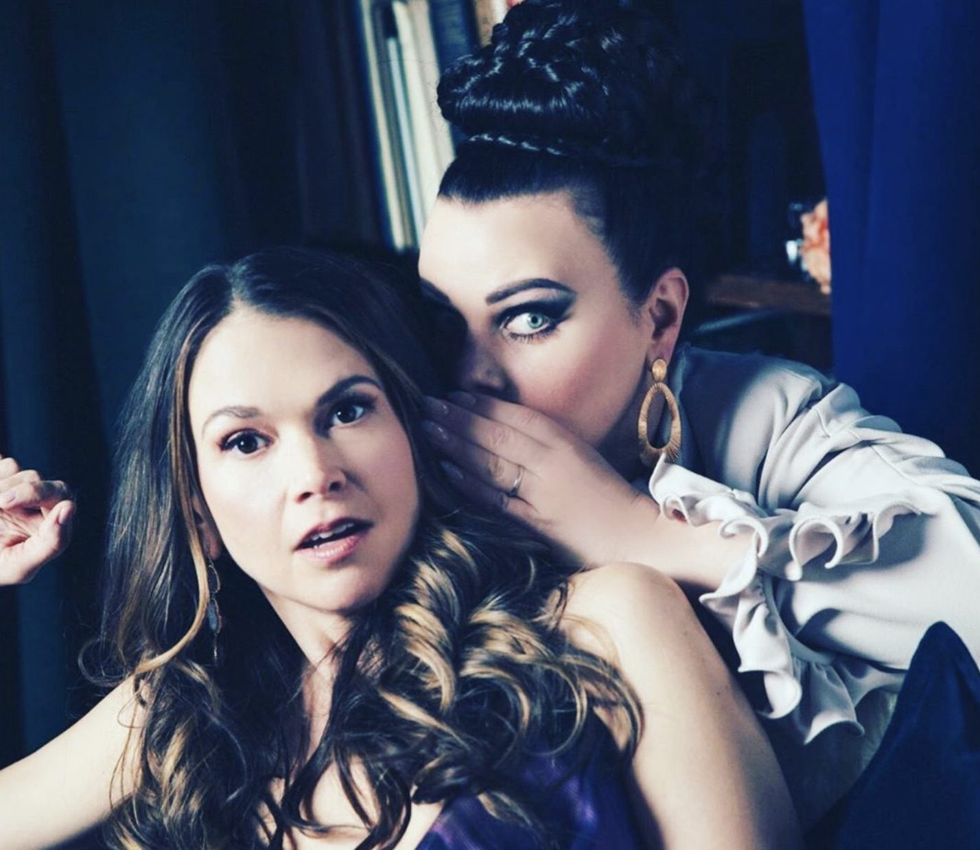 Sutton Foster, Debi Mazar, Younger-https://www.instagram.com/p/B0BWJMuh0Qk/