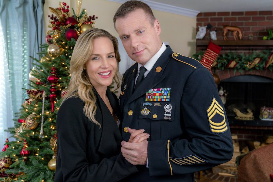 Hallmark, Christmas Homecoming, Photo:Julie Benz, Michael Shanks Credit: Copyright 2017 Crown Media United States LLC/Photographer: Ricardo Hubbs