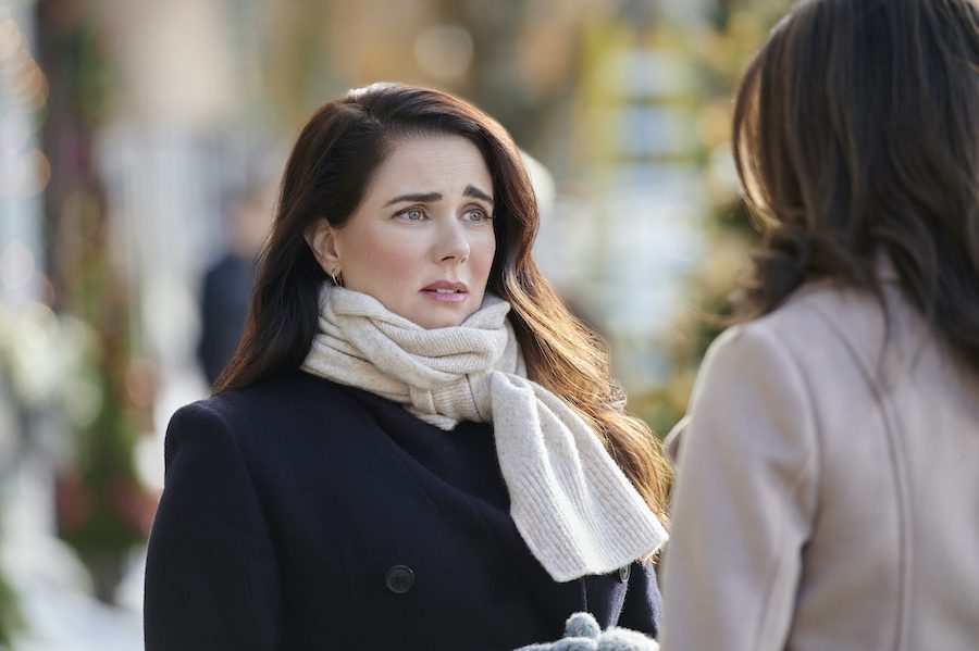 Hallmark, Love, Lights, Hanukkah! Photo: Mia Kirshner Credit: ©2020 Crown Media United States LLC/Photographer: Farah Nosh