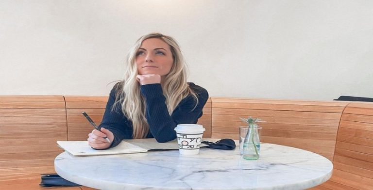 Carly Waddell, Instagram