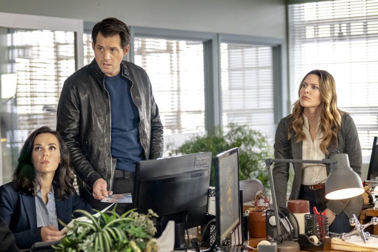 Hallmark, Mystery 101-Photo: Erin Cahill, Kristoffer Polaha, Jill Wagner Credit: ©2021 Crown Media United States LLC/Photographer: Kailey Schwerman