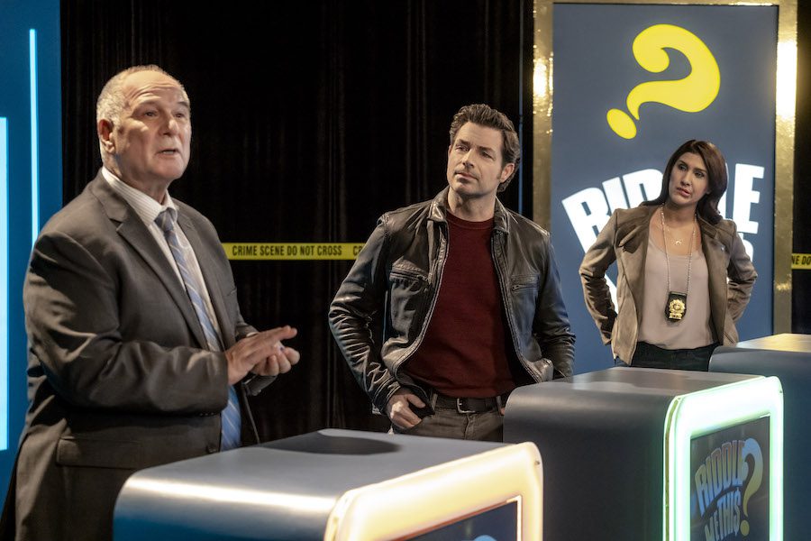 Hallmark Crossword Mysteries, Photo: John Kapelos, Brennan Elliott, Parveen Dosanjh Credit: ©2021 Crown Media United States LLC/Photographer: Allister Foster