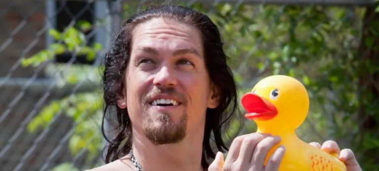 Steve Howey/Instagram