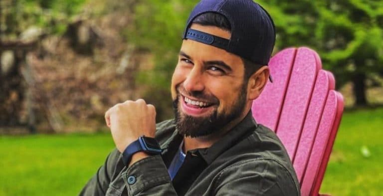 Blake Moynes, Instagram