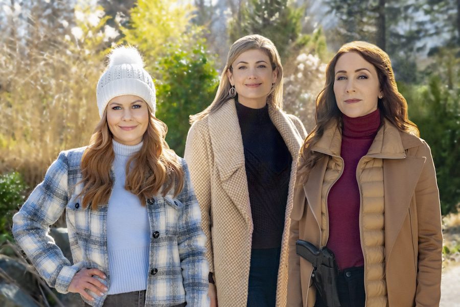 Hallmark, Aurora Teagarden Mysteries-Photo: Candace Cameron Bure, Julia Benson, Miranda Frigon Credit: ©2021 Crown Media United States LLC/Photographer: David Astorga