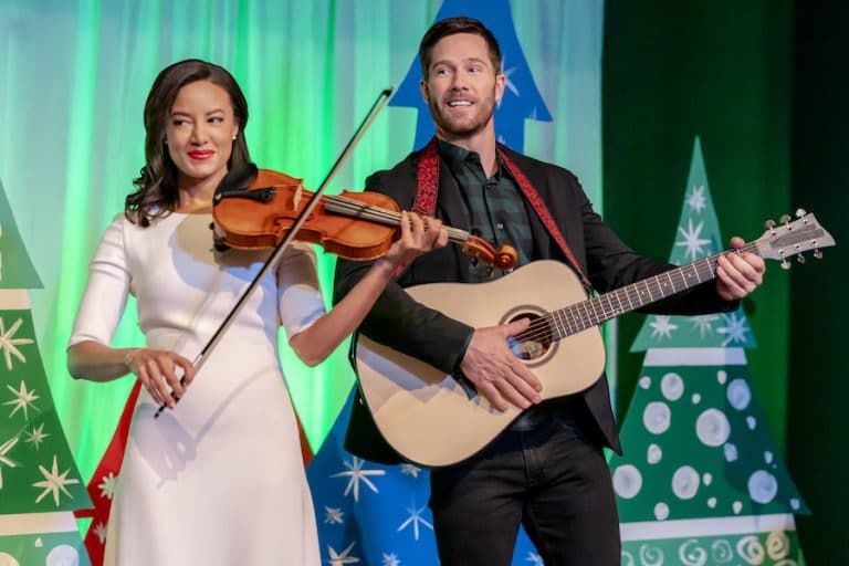 Hallmark, Photo: Heather Hemmens, Luke Macfarlane Credit: ©2021 Crown Media United States LLC/Photographer: Philippe Bosse
