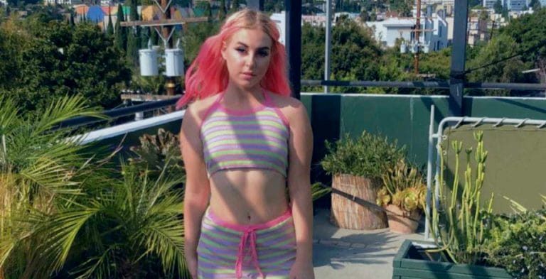 ‘Young & Pregnant’: Rachel Beaver Owns Messy Hair, Rocks Tiny Skirt