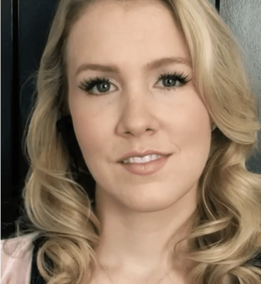 Ginna Claire Mason-https://www.instagram.com/p/B_fQNk4DRR0/