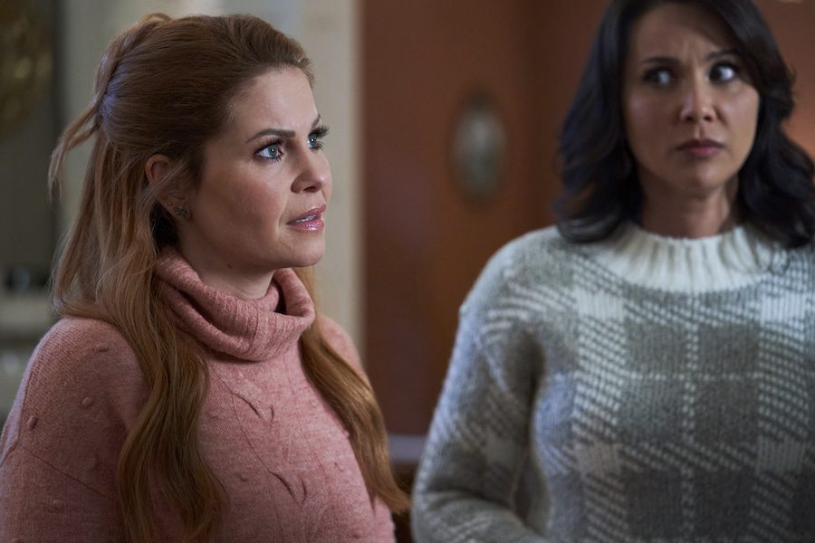 Hallmark Aurora Teagarden Haunted by Murder, Photo: Candace Cameron Bure, Lexa Doig Credit: ©2022 Crown Media United States LLC/Photographer: Ricardo Hubbs