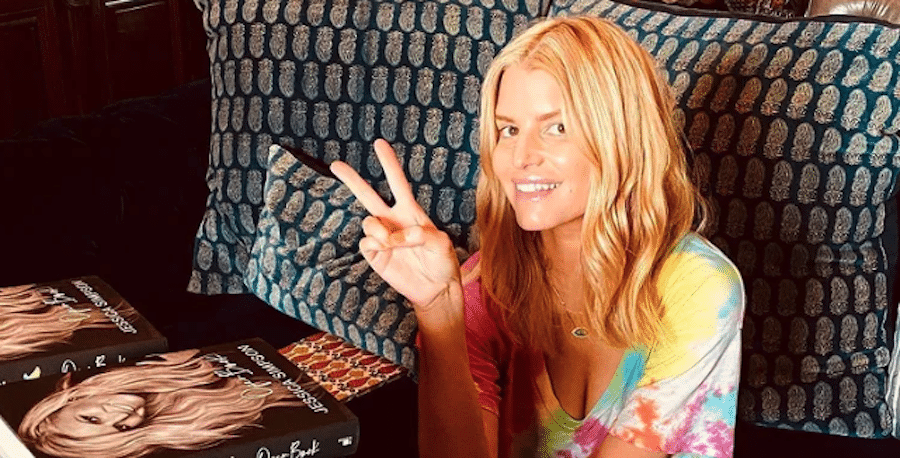 Jessica Simpson-https://www.instagram.com/p/CBzNWiTDaOq/