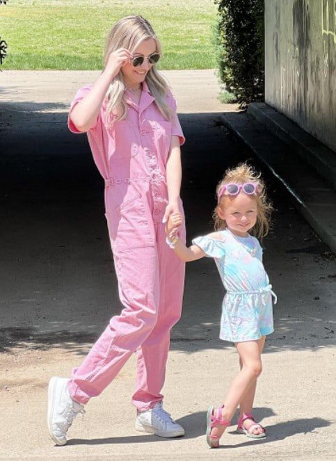 Carly Waddell and her daughter via insta