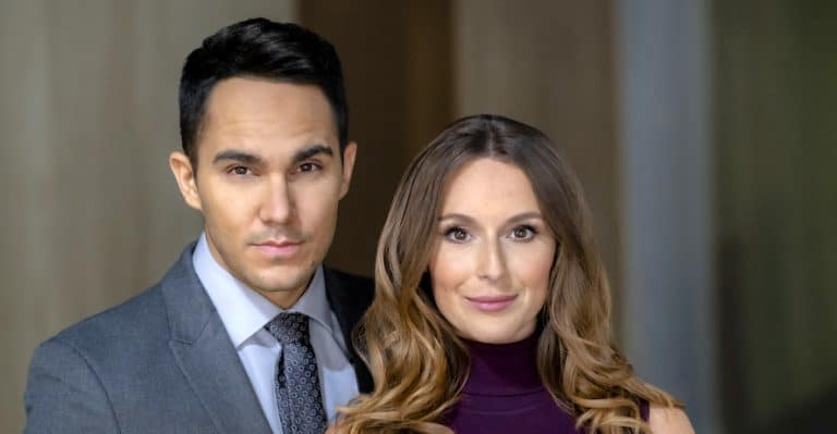 Hallmark-Photo: Carlos PenaVega, Alexa PenaVega Credit: ©2020 Crown Media United States LLC/Photographer: David Dolsen