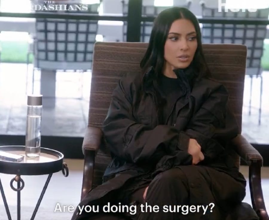 Kim Kardashian Talks To Kris Jenner About Surgery[The Kardashians | Twitter]