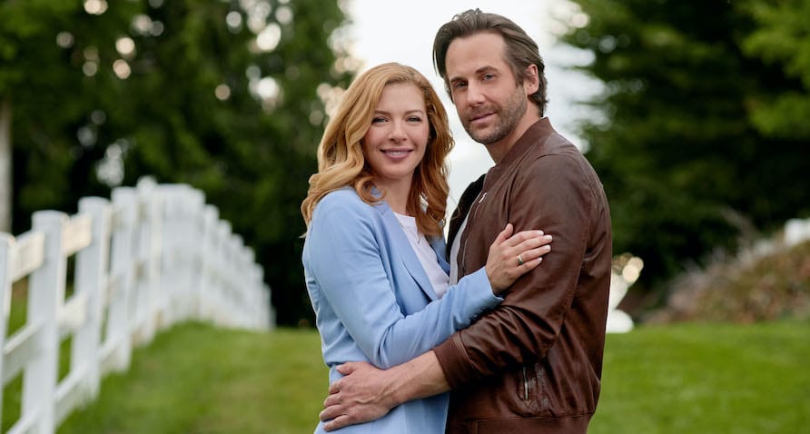 Hallmark Photo: Rachelle Lefevre, Niall Matter Credit: ©2022 Hallmark Media/Photographer: Johann Wall