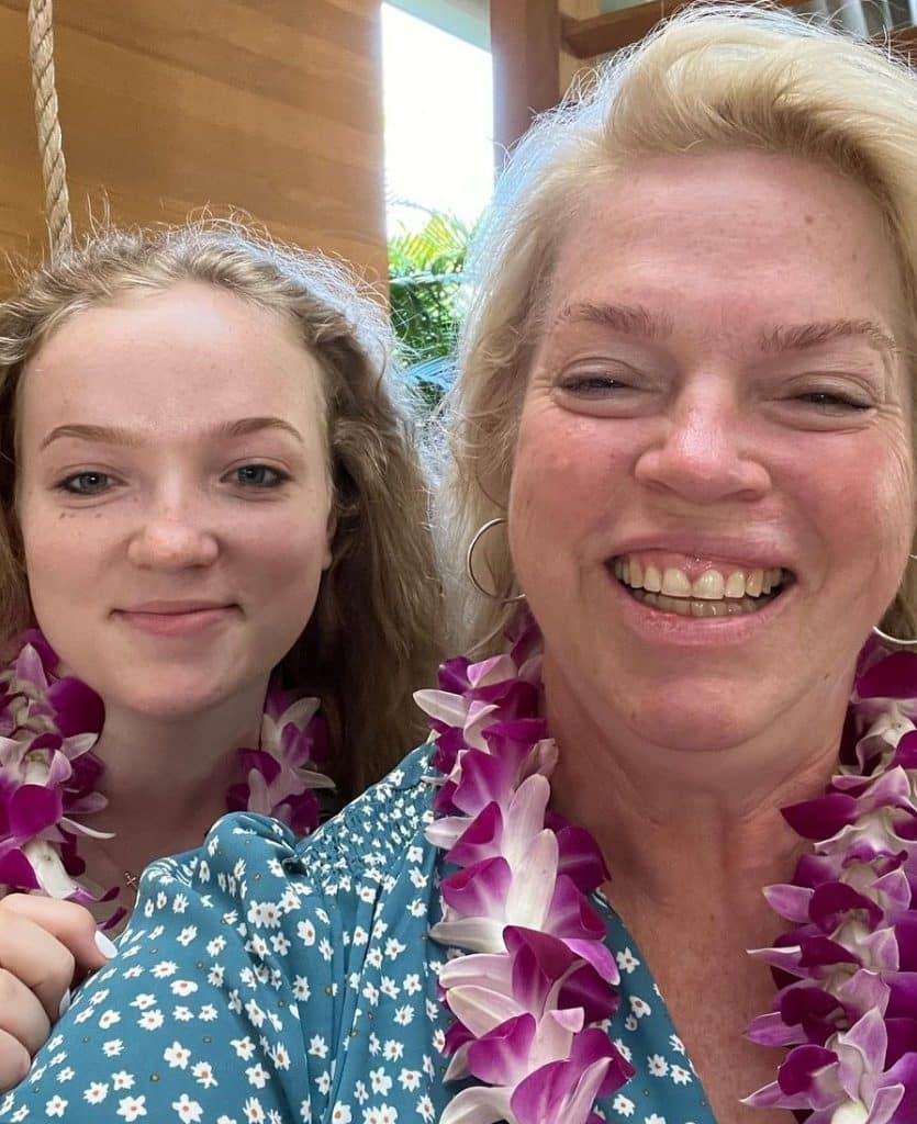 Janelle brown - Savanah Brown - Instagram