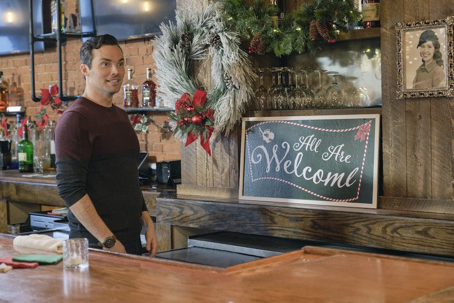 Ian Harding Photo: Credit: ©2022 Hallmark Media/Photographer: David Scott Holloway