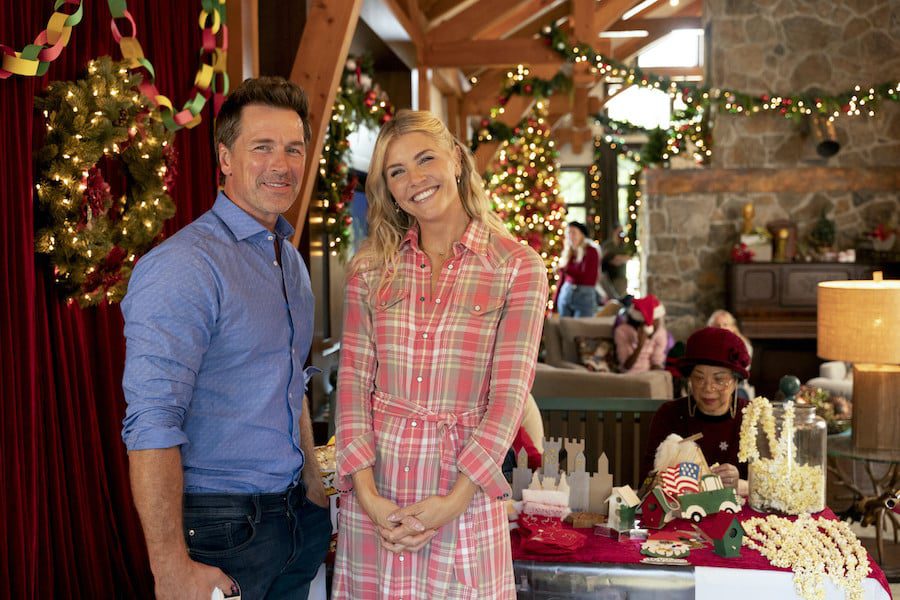 Fit For Christmas-Pictured: Paul Greene and Amanda Kloots. Photo: Michael Courtney/CBS ©2022 CBS Broadcasting, Inc. All Rights Reserved.Show Contacts Photos Aimee Santos aimee.santos@viacomcbs.com Photos Jessica Sokolowski jessica.sokolowski@viacomcbs.com 