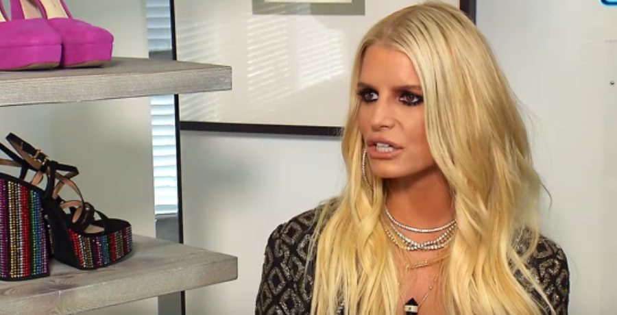 Jessica Simpson [Extra TV | YouTube]