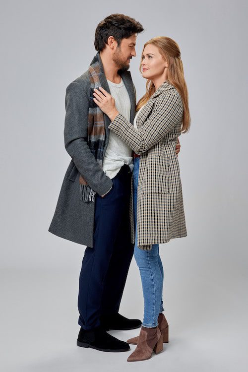 Photo: Tyler Hynes, Holland Roden Credit: ©2022 Hallmark Media/Photographer: Lindsay Siu