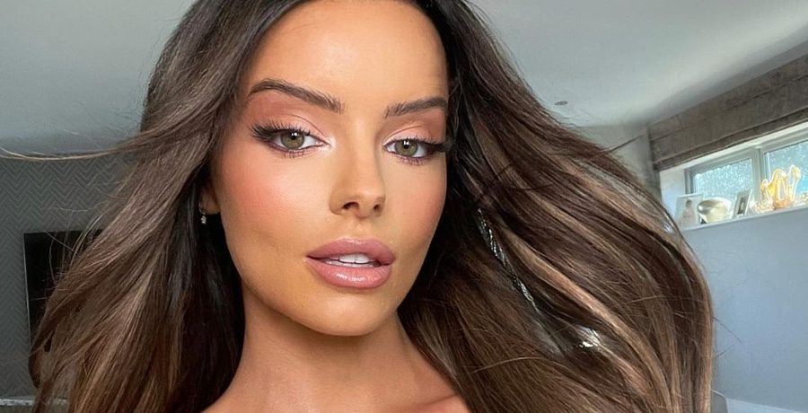 Maura Higgins snaps a selfie of her pink glam.