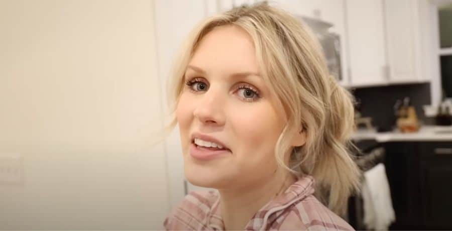 Katie Bates - YouTube - Bringing Up Bates