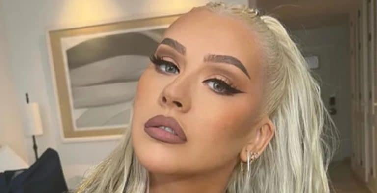 Christina Aguilera Wears Nude Makeup [Source: Christina Aguilera - Instagram]