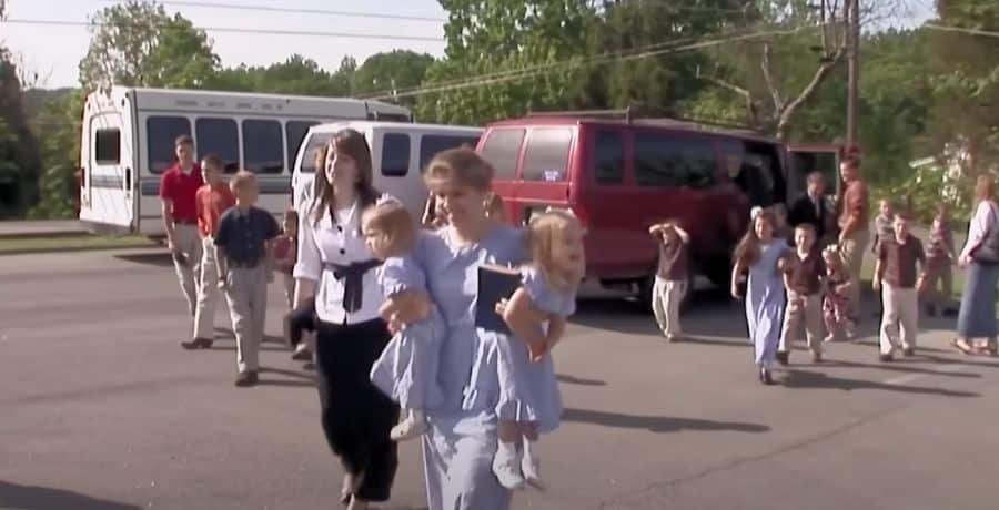 Bates family - Duggar docuseries Shiny Happy People Trailer - YouTube