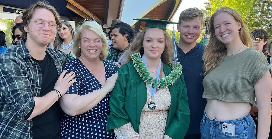 Gabe Brown, Janelle Brown, Savanah Brown, Garrison Brown, Gwendlyn Brown-Instagram