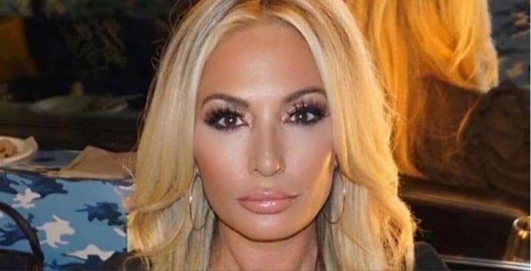 Kate Chastain Glam Selfie [Source: Kate Chastain - Instagram]