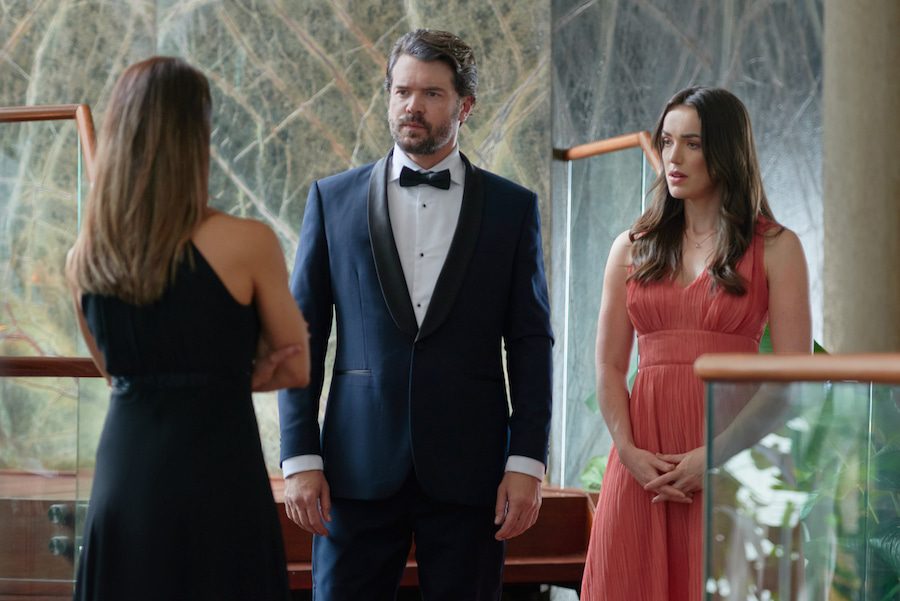 Photo: Charles Weber, Elizabeth Henstridge Credit: ©2023 Hallmark Media/Photographer: Alberto Rodriguez