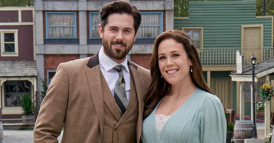 When Calls The Heart Photo: Chris McNally, Erin Krakow Credit: ©2023 Hallmark Media/Photographer: Jordan BlackstonePhoto: Chris McNally, Erin Krakow Credit: ©2023 Hallmark Media/Photographer: Jordan Blackstone