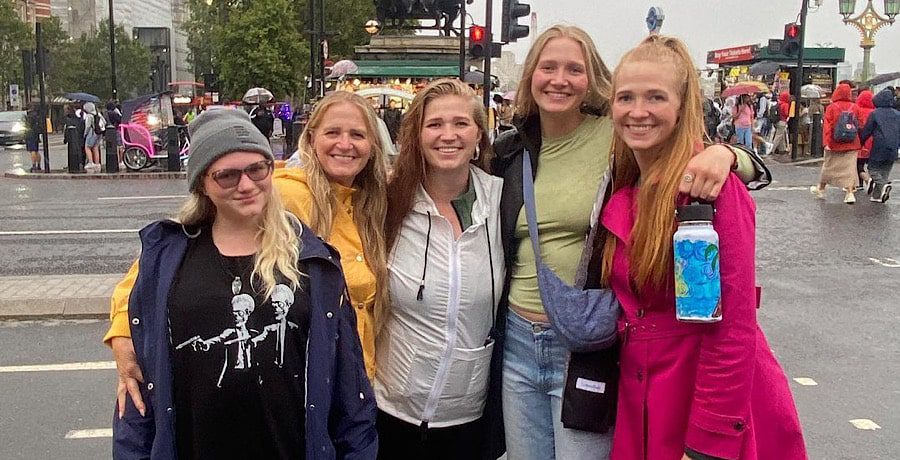 Truely Brown, Christine Brown, Myketi Brown, Ysabel Brown, Aspyn Brown-Instagram