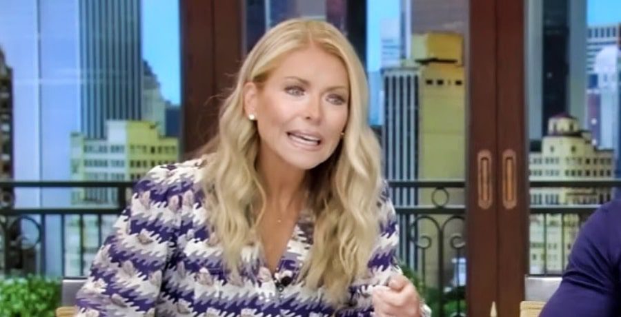 Kelly Ripa - YouTube - Feature