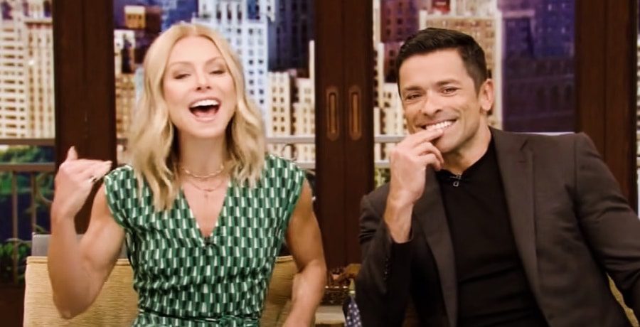 Kelly Ripa - Mark Consuelos Youtube