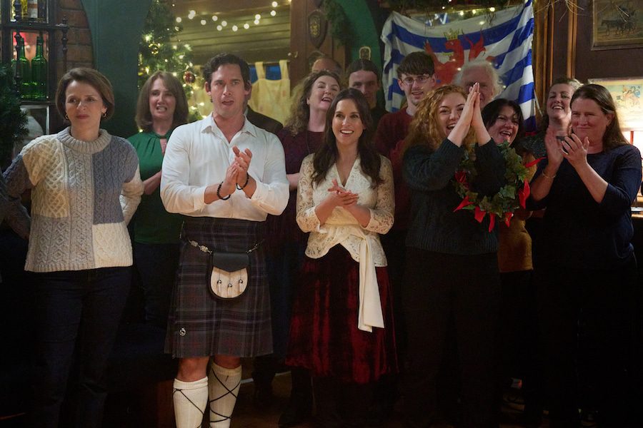 Photo: Fiona Bell, Will Kemp, Lacey Chabert, Gemma KaneCredit: ©2023 Hallmark Media/Photographer: Martin Maguire