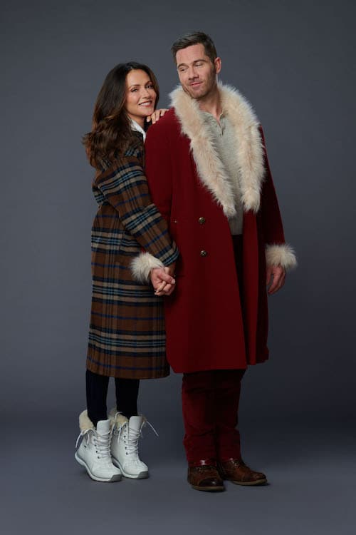 Photo: Italia Ricci, Luke MacfarlaneCredit: ©2023 Hallmark Media/Photographer: Albert Camicioli