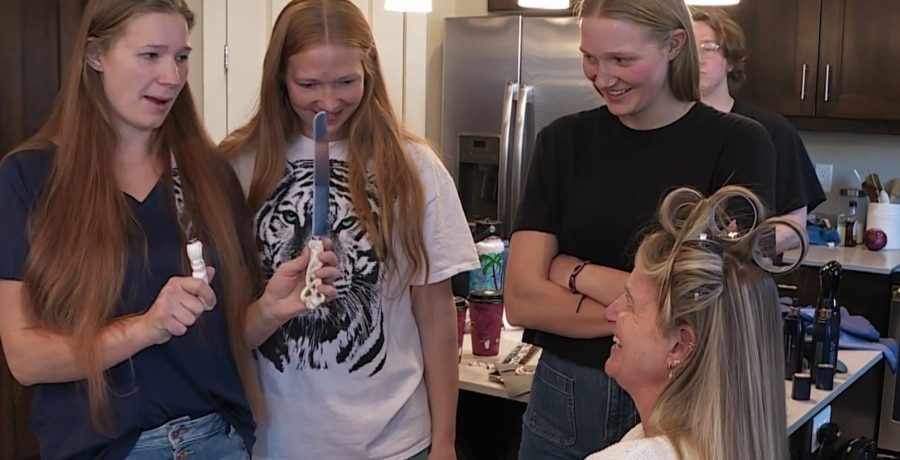 Mykelti gives Christine Brown her cake cutting set from her wedding. - TLC Sister Wives