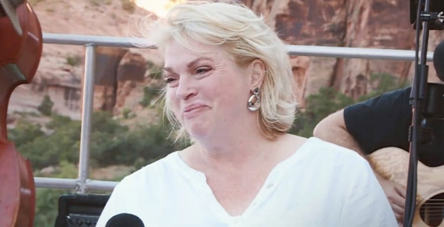 Janelle Brown giving speach for Christine on the boat. - TLC Sister Wives