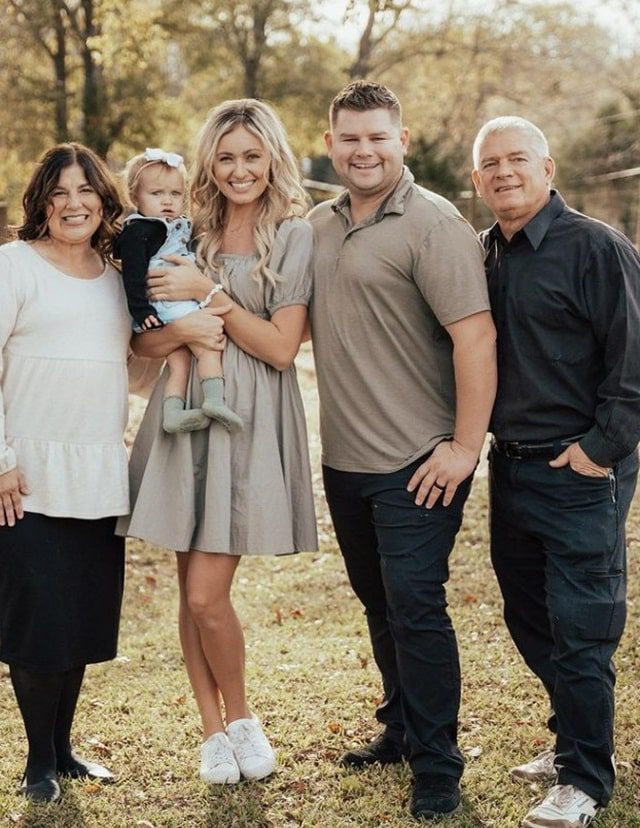 Kelly Jo Bates, Esther Bates, Nathan Bates, Gil Bates From Bringing Up Bates, Sourced From @estherbates97 Instagram