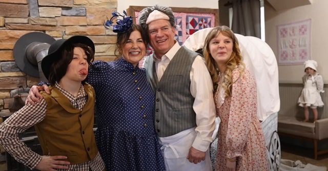 Gil Bates & Kelly Jo Bates With Their Children From Bringing Up Bates, Sourced From The Stewart Fam YouTube