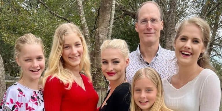 Moriah Plath, Lydia Plath, Amber Plath, Cassia Plath, Mercy Plath, Barry Plath - Instagram