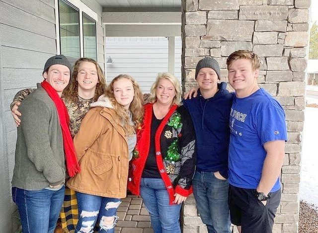 Logan Brown, Gabriel Brown, Savanah Brown, Janelle Brown, Garrison Brown, and Hunter Brown from Hunter's Instagram