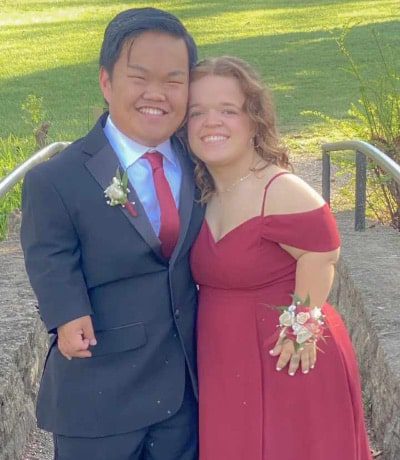 7 Little Johnstons: Alex Johnston - Allie Smith