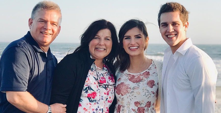 Kelly Jo Bates, Gil Bates, Carlin Bates, Evan Stewart From Bringing Up Bates, Sourced From @carlinbates98 Instagram