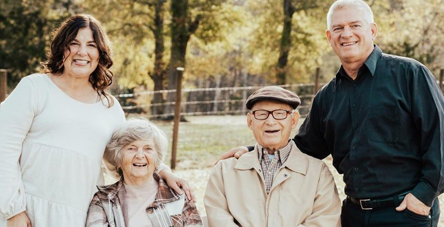 Kelly Jo Bates, Mama Jane, Papa Bill, Gil Bates From Bringing Up Bates, Sourced From The Bates Family Facebook