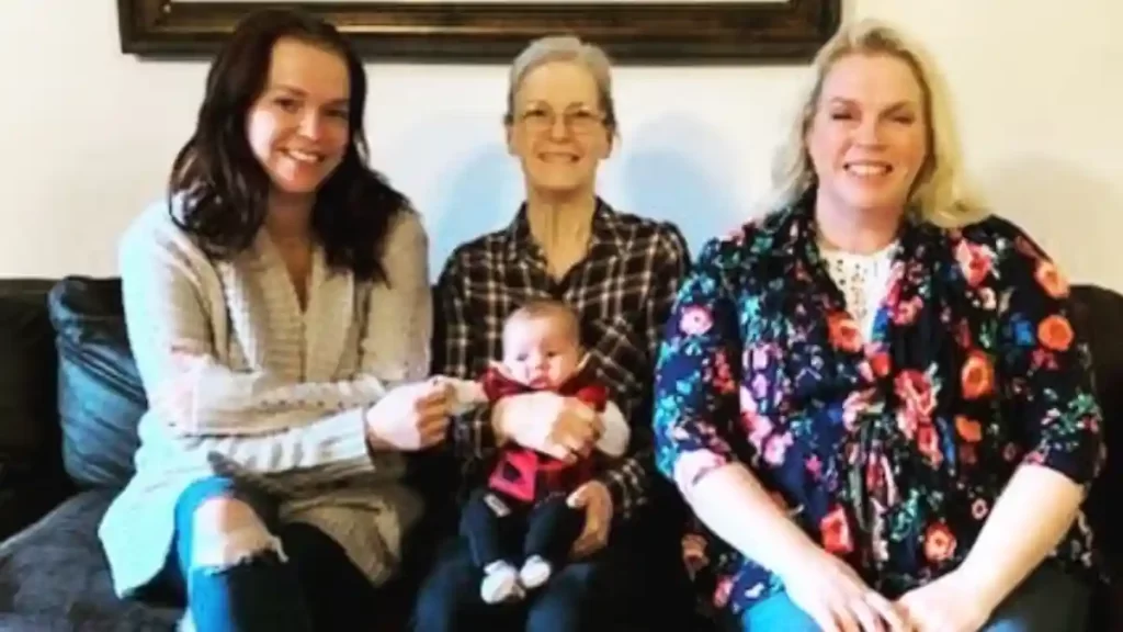 Janelle, Maddie and little Evie with Sheryl. - Instagram
